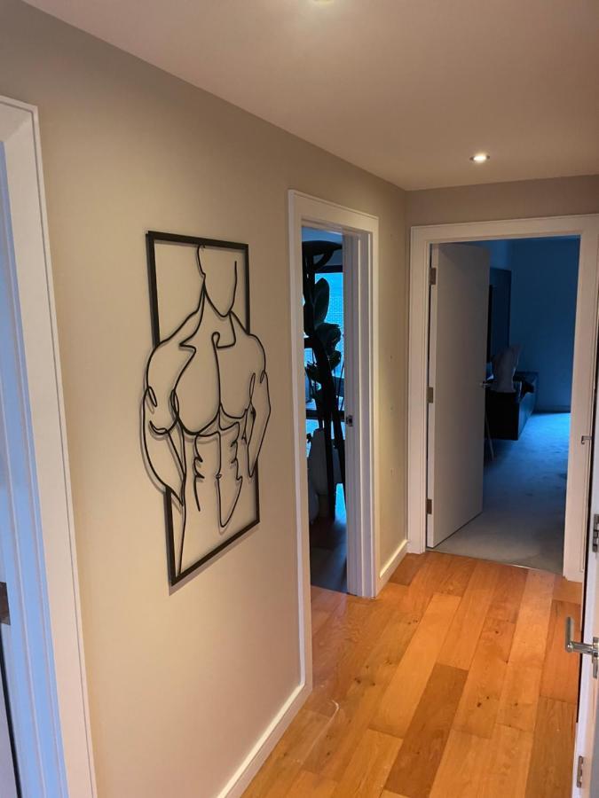 Cosy Bedroom In Luxury Apartment London Luaran gambar
