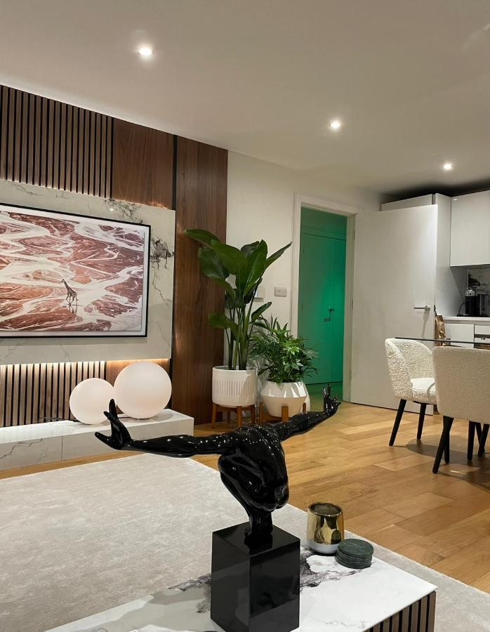 Cosy Bedroom In Luxury Apartment London Luaran gambar