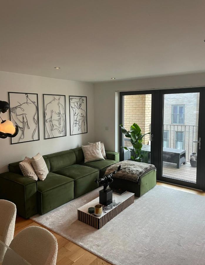 Cosy Bedroom In Luxury Apartment London Luaran gambar