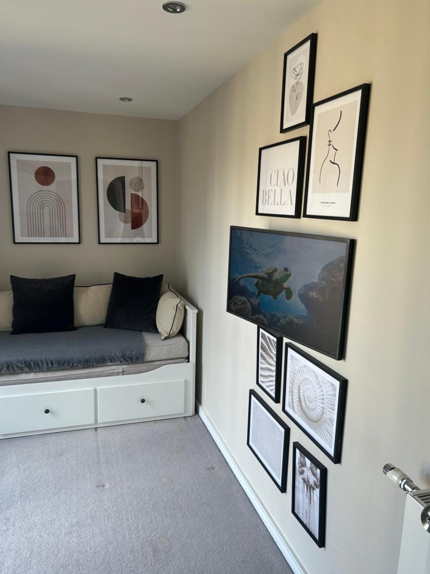 Cosy Bedroom In Luxury Apartment London Luaran gambar